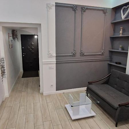 Чорно -Білий Люкс В Центрі Apartment Lviv Luaran gambar