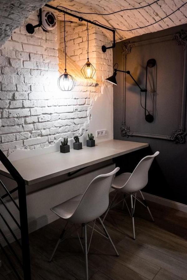 Чорно -Білий Люкс В Центрі Apartment Lviv Luaran gambar
